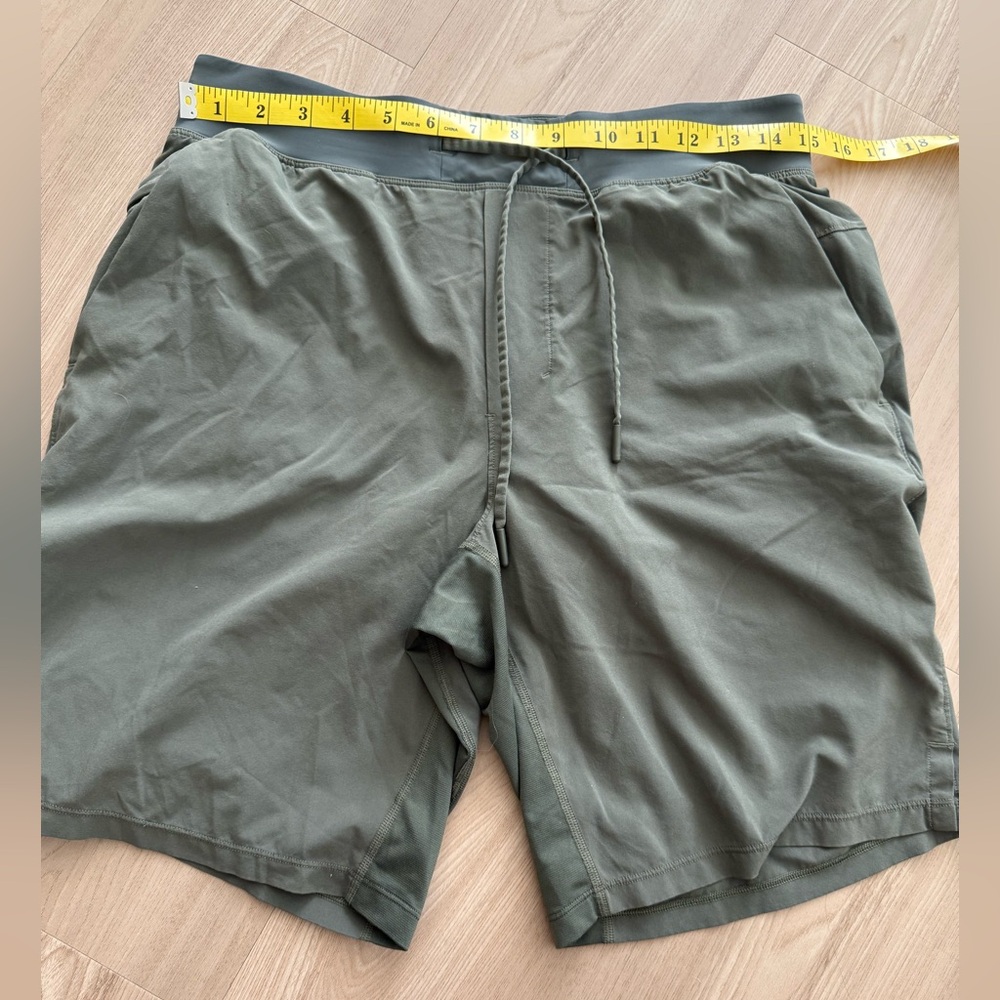lululemon athletica Men's Green Athletic Shorts with Liner